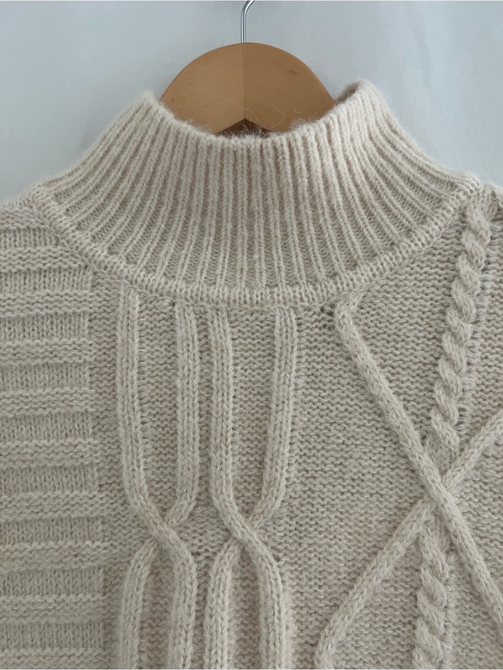 NEW Zara Cream Cable-Knit Sleeveless Mock Neck Sweater Medium - Picture 5 of 6